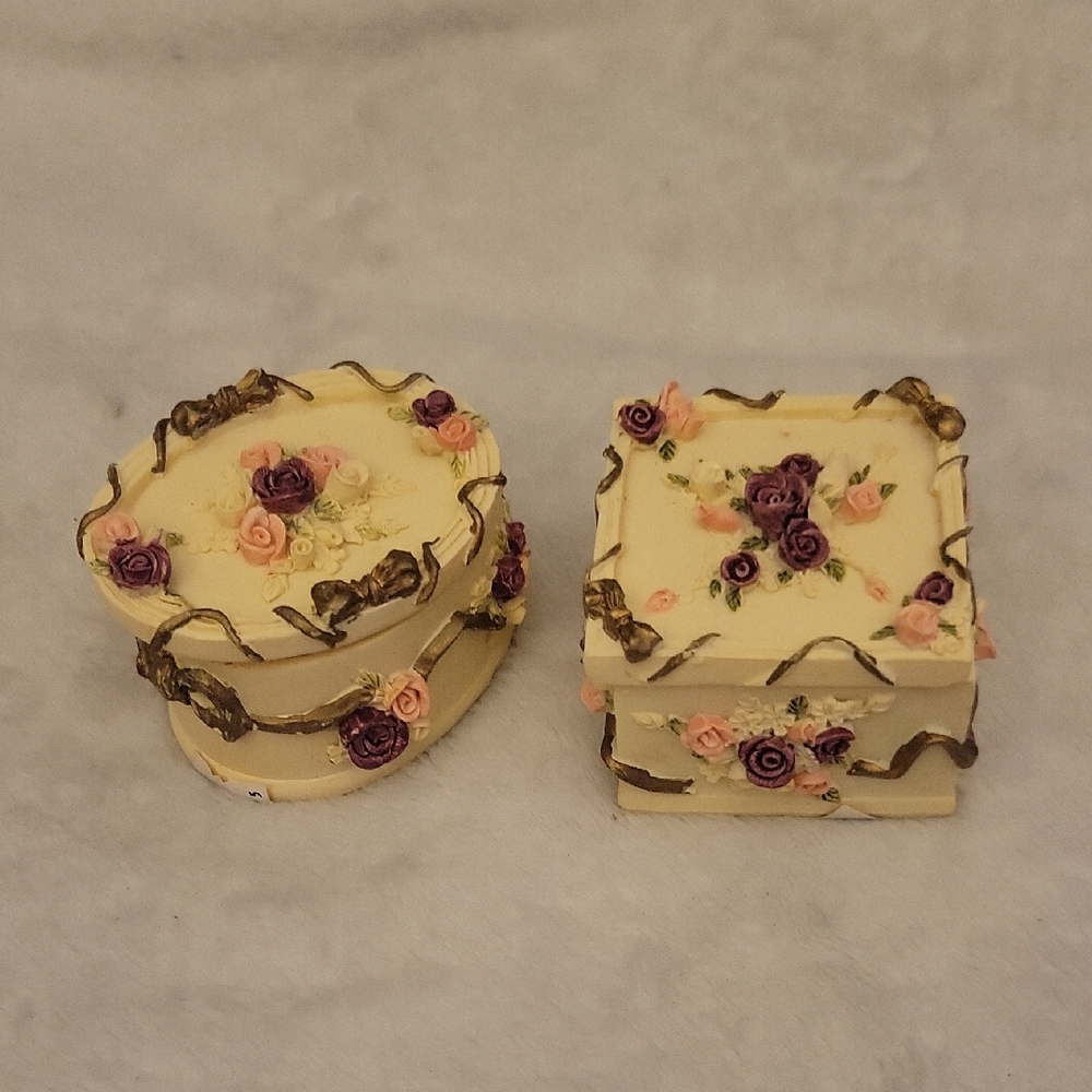 Ceramic Trinket Boxes With Elwvated Roses And Bows